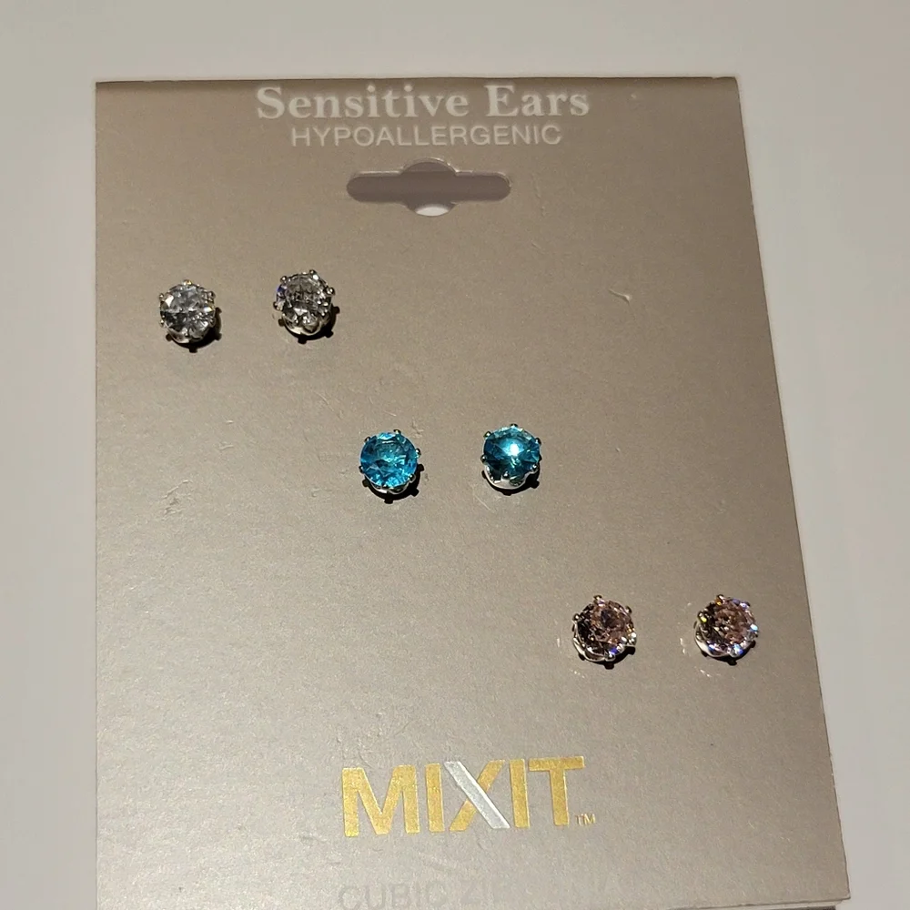 3 Pairs of Mixit Cubic Zircon Stud Earrings - Picture 5 of 8